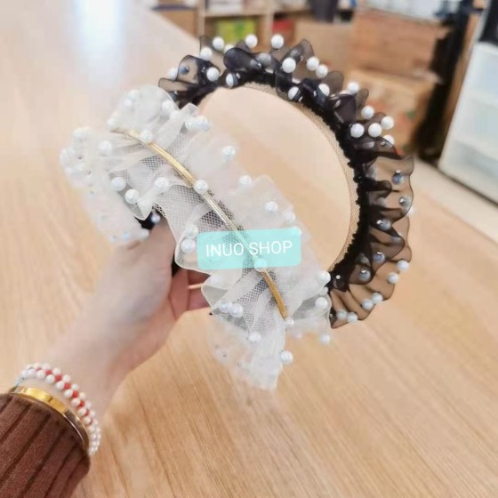 Pinza con forma de mariposa con perlas